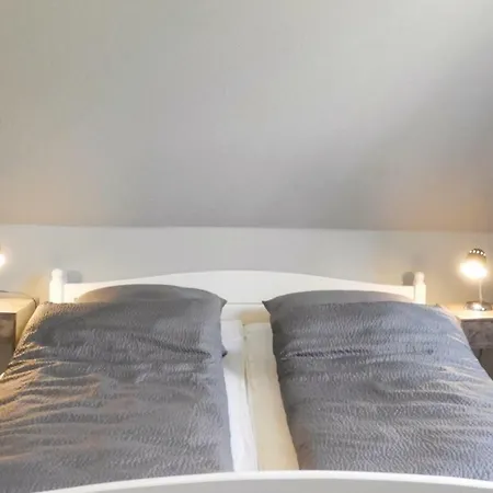 Appartamento Nice In W/ Wifi And 1 Bedrooms